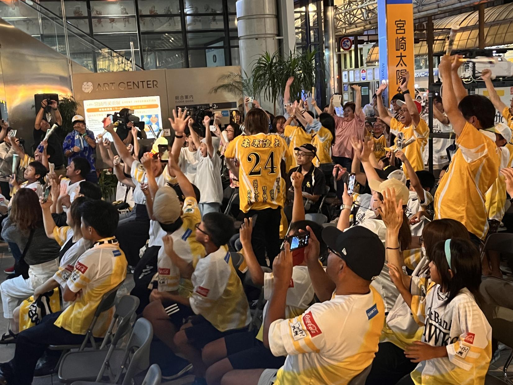 ※昨年のパブリックビューイングの様子です。