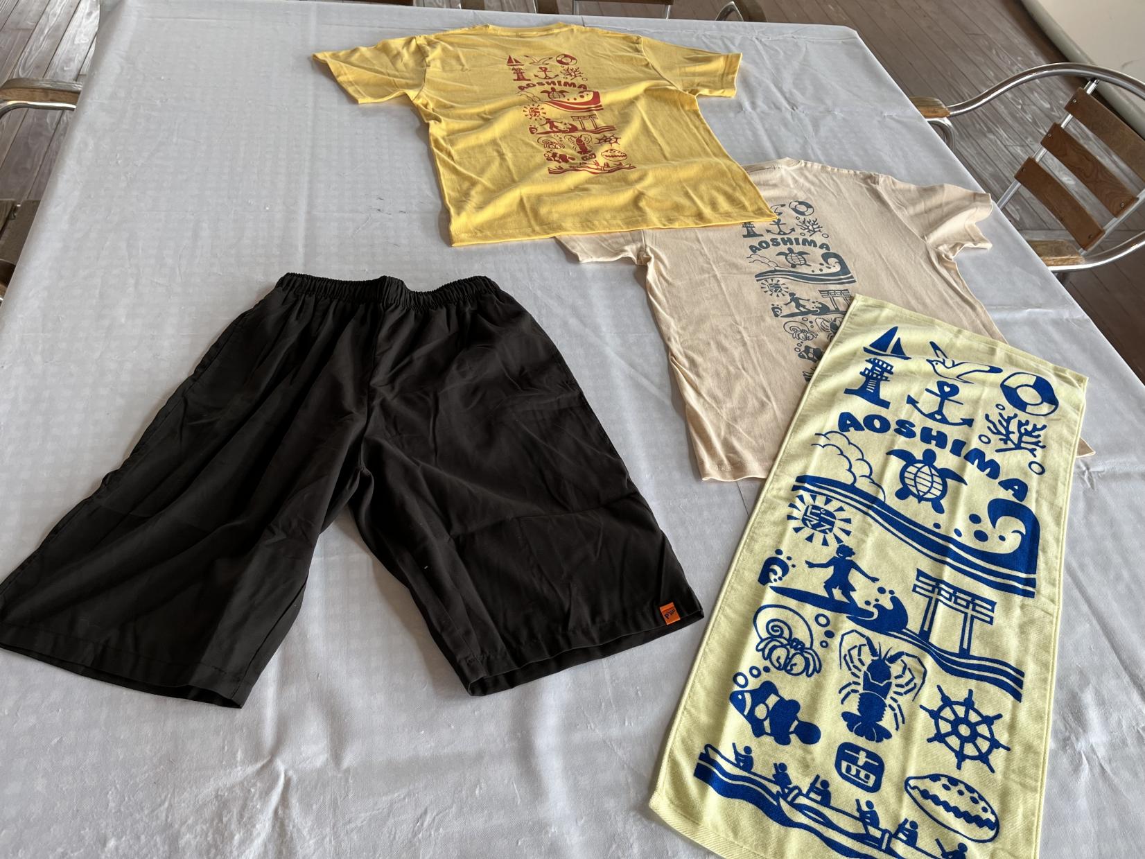 🌴【青島に新名物】“限定グッズ自販機”が渚の交番前に登場-2