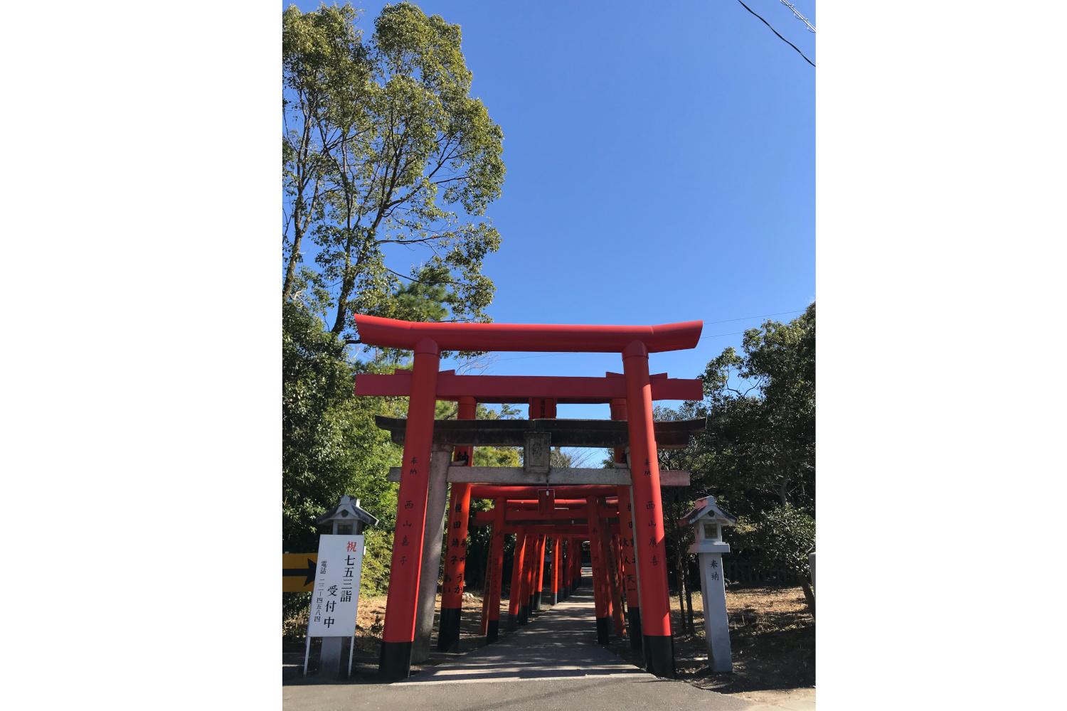 一葉稻荷神社:招財-1