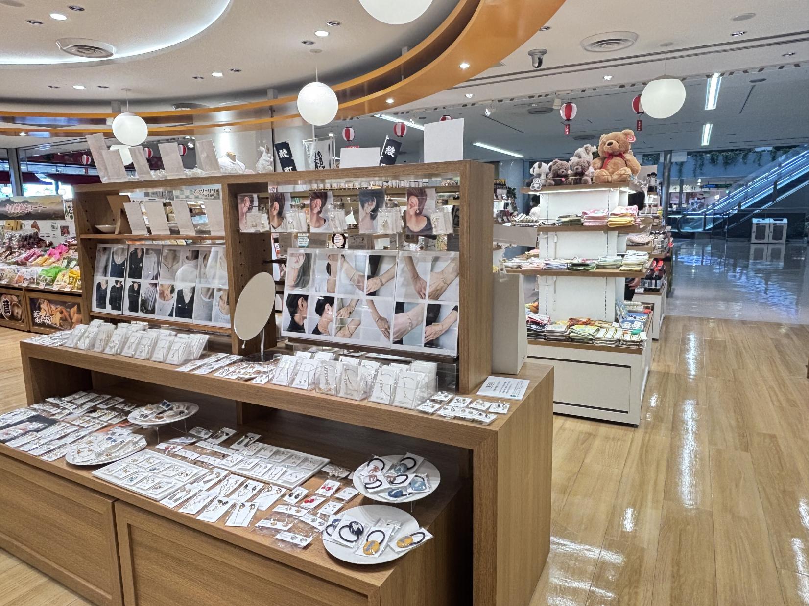 中山間地域の人気商品や工芸品、実演販売もあります！-3