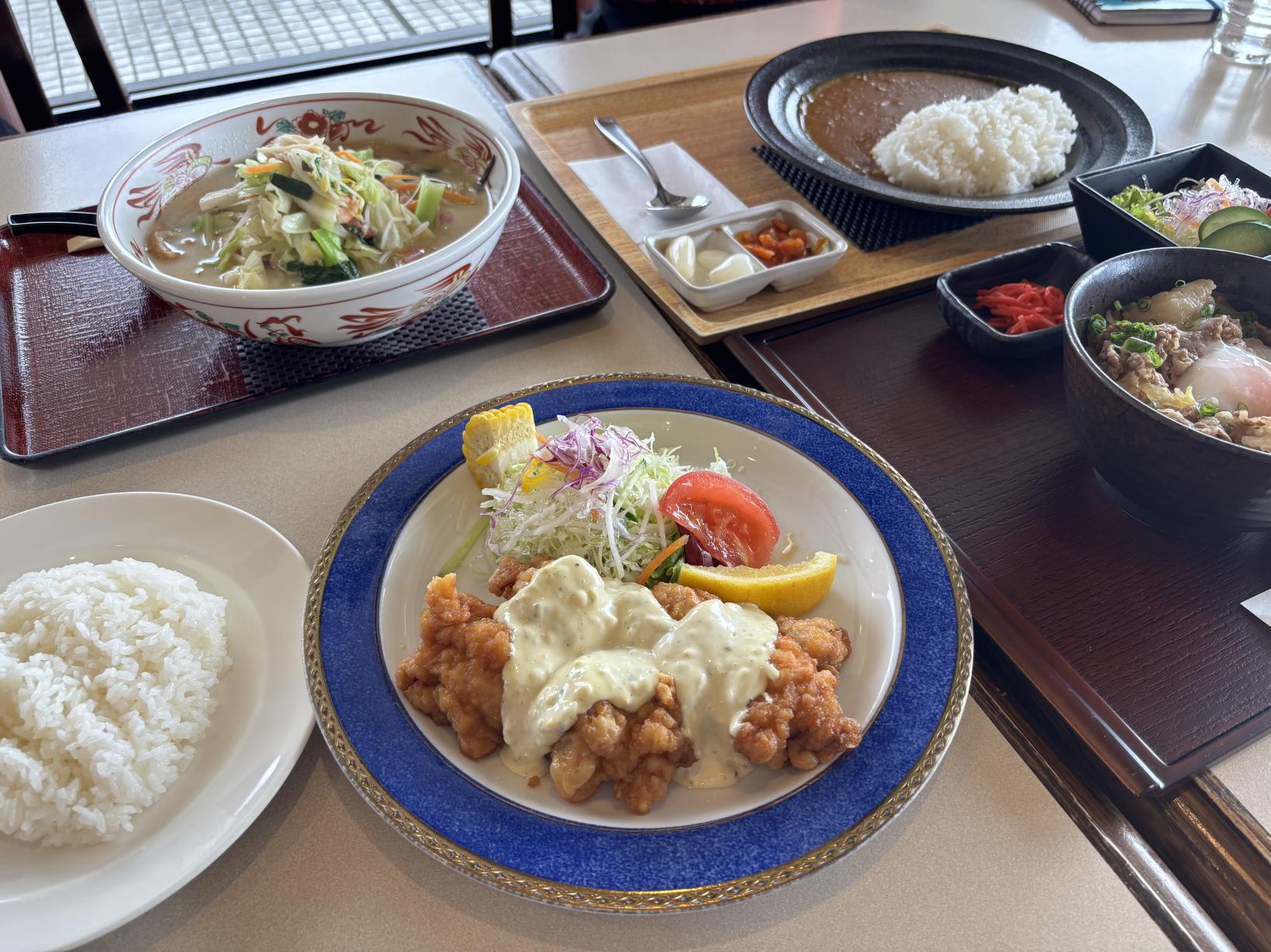 飛行機や滑走路を眺めながら、ゆっくりお食事を♪-1