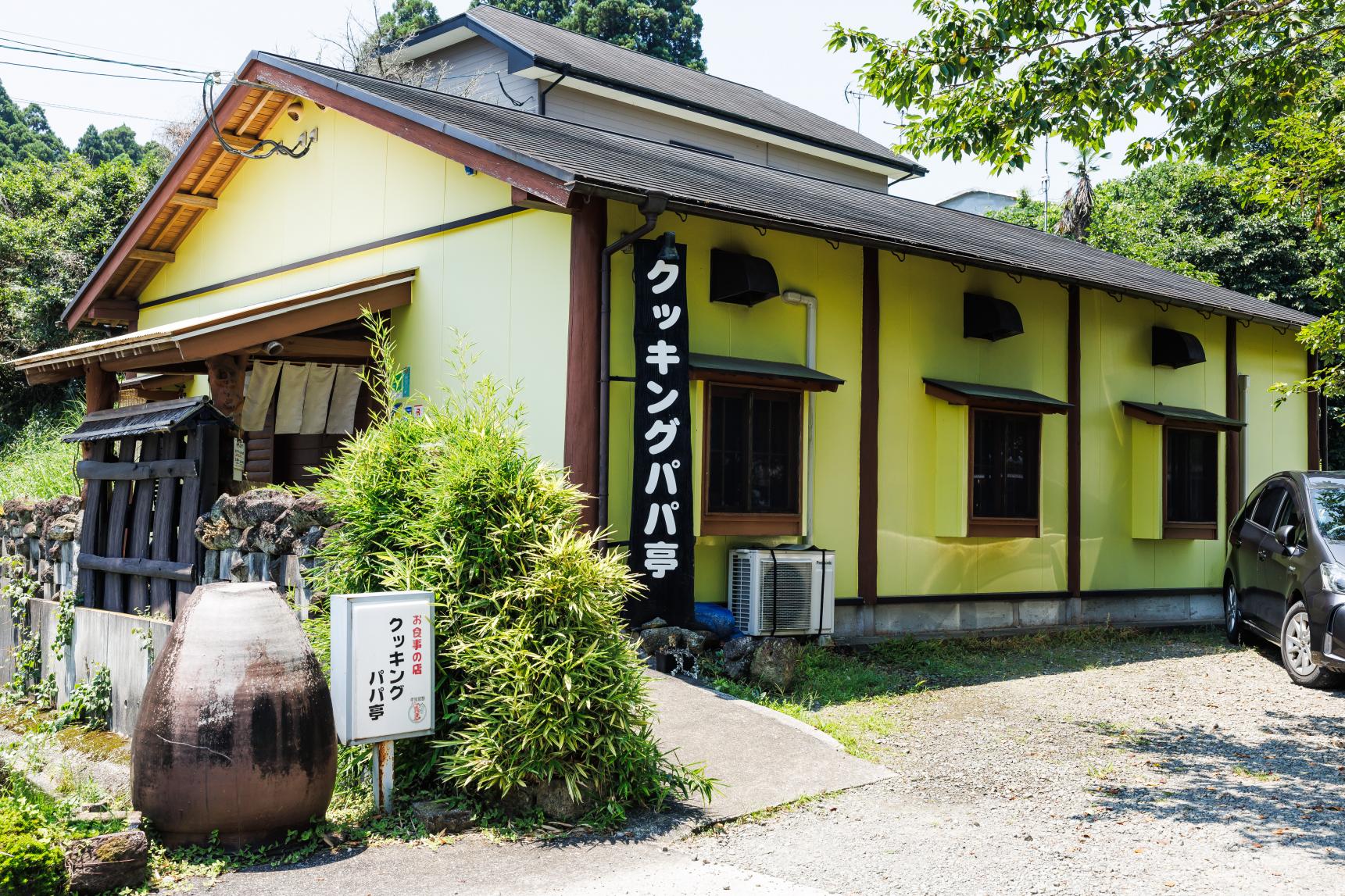 数種の野菜で仕込む南蛮酢と特製タルタルが人気の秘訣-3