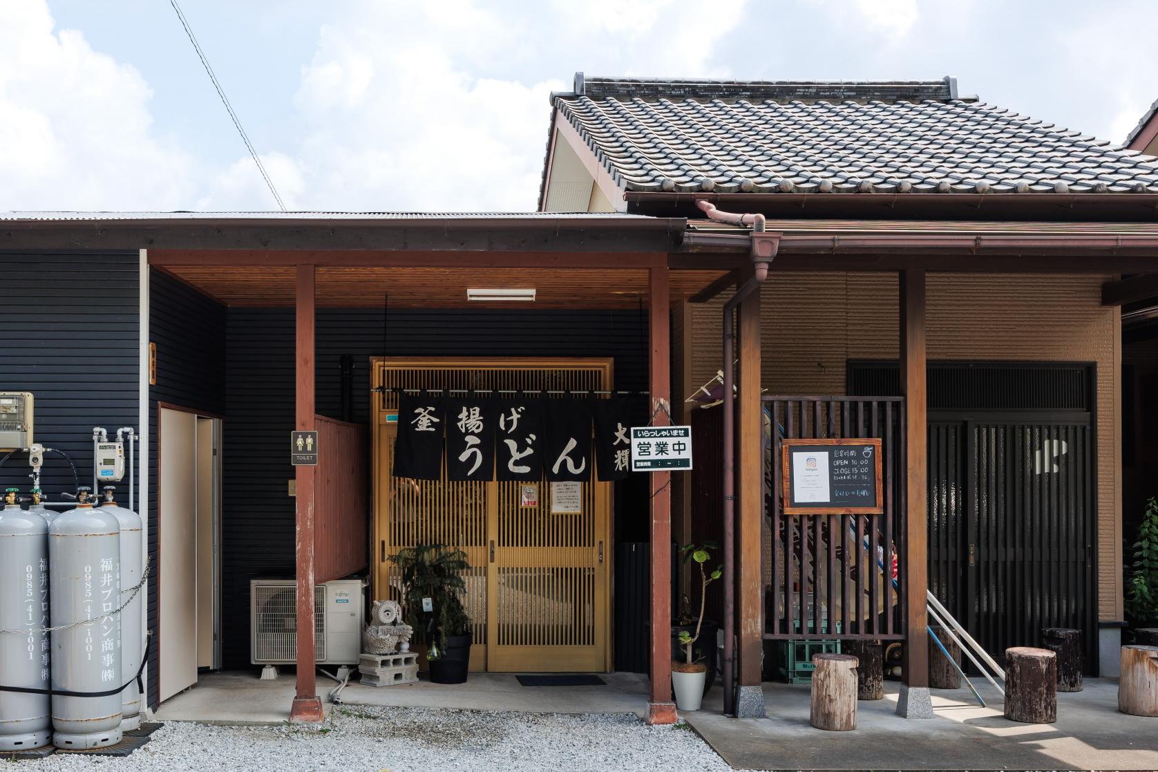 自家製面と秘伝の出汁は60年愛され続ける自慢の味-3