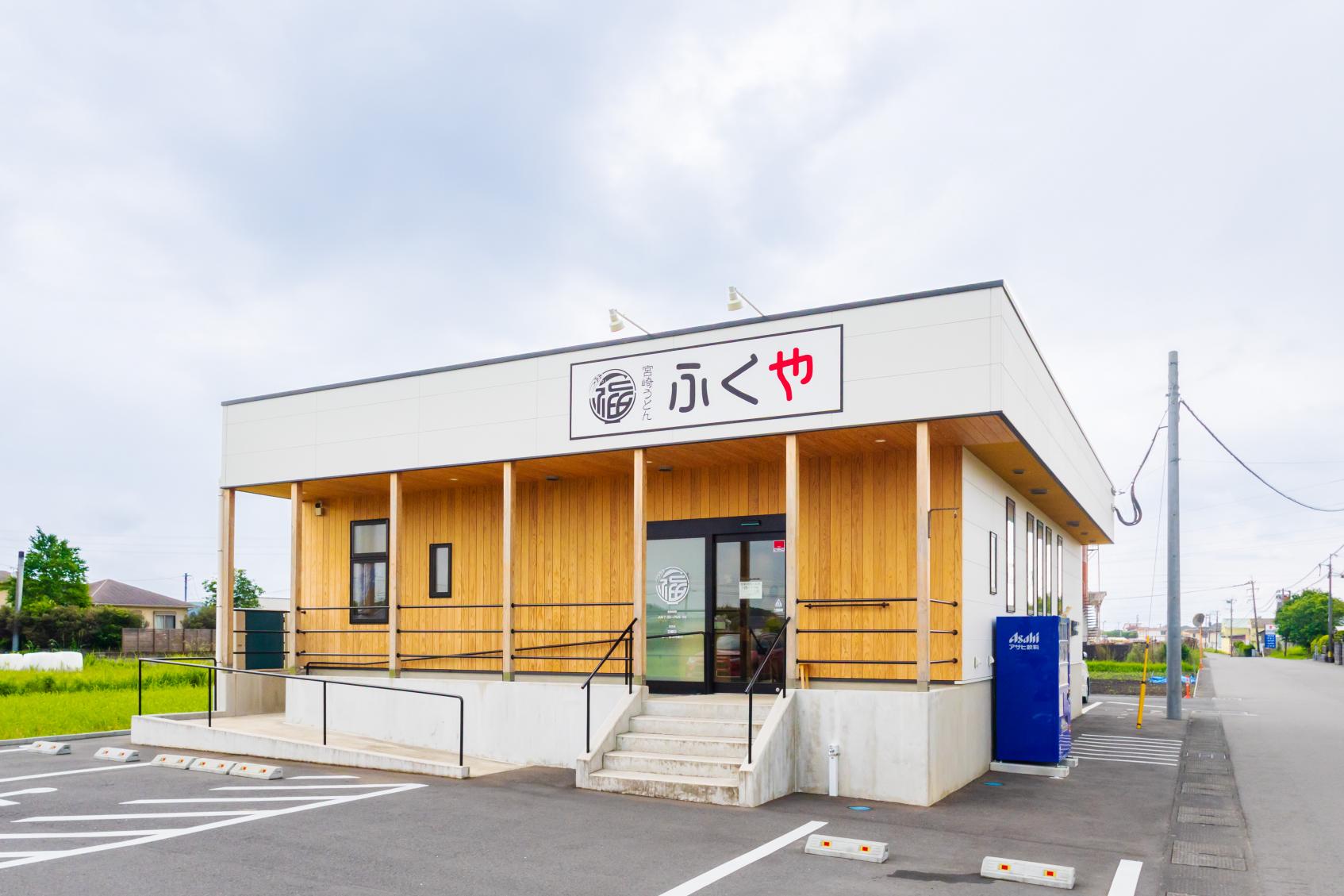 朝7時開店！名物・焦がしチーズカレーうどんの人気店-3