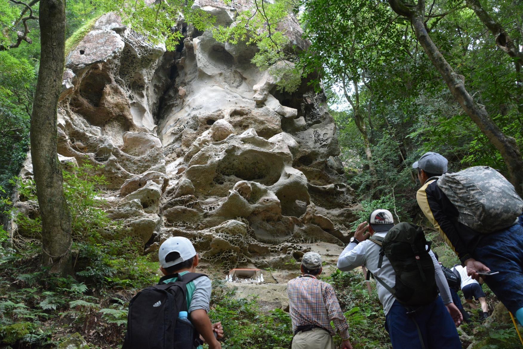 地域のシンボル、双石山｜流れの始まりに立つ、奇岩と信仰の山-1