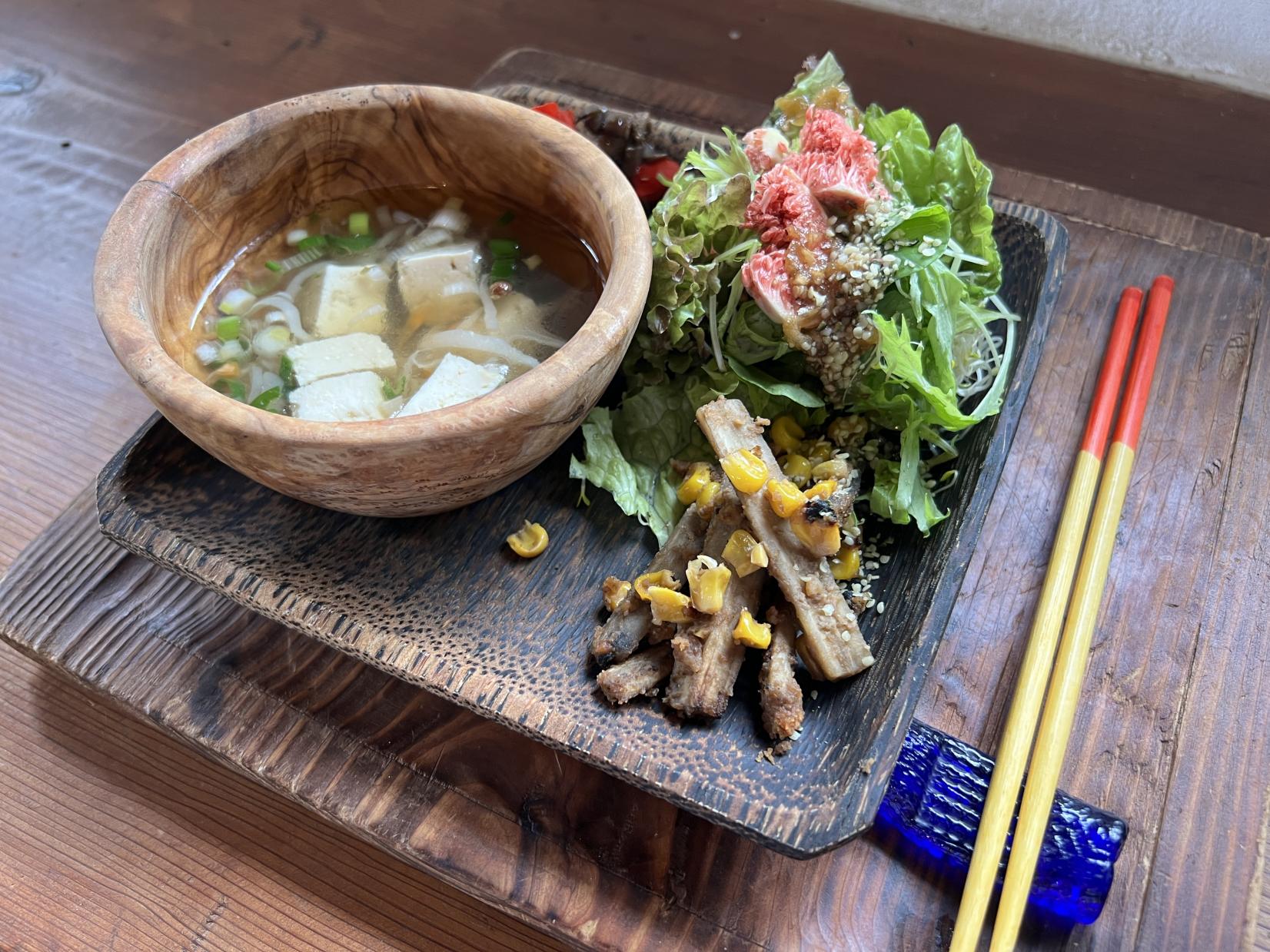 活用宮崎縣產食材烹調出純植料理的咖啡廳&餐廳-2